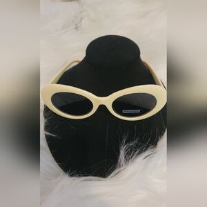 Retro Style Oval Sunglasses